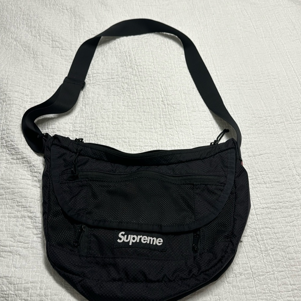 Supreme - purse - good condition